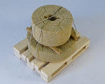 Miniaturbeton 01-107-041 Pallet met Molenstenen gemixt